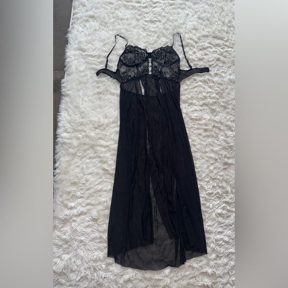 Chic Black Lace Chemise - Picture 2 of 5